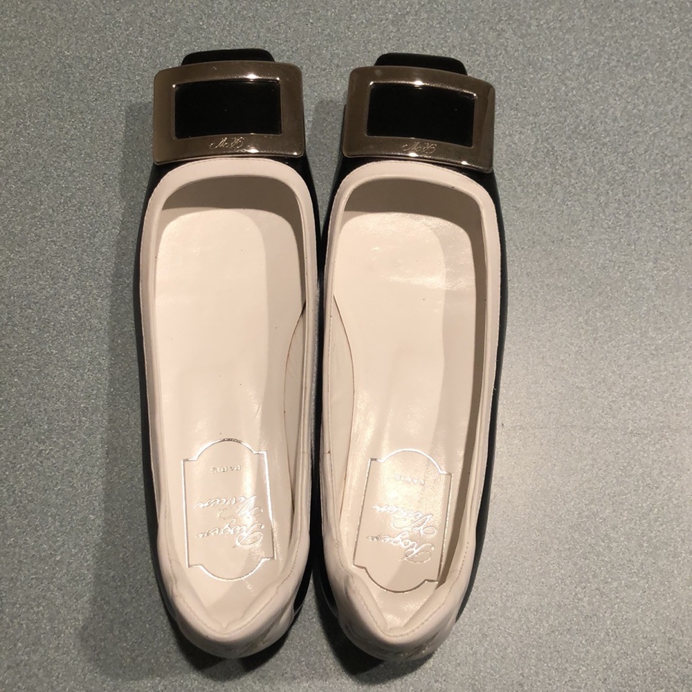Roger Vivier Patent Leather with White Trim Flats - Picture 16 of 16